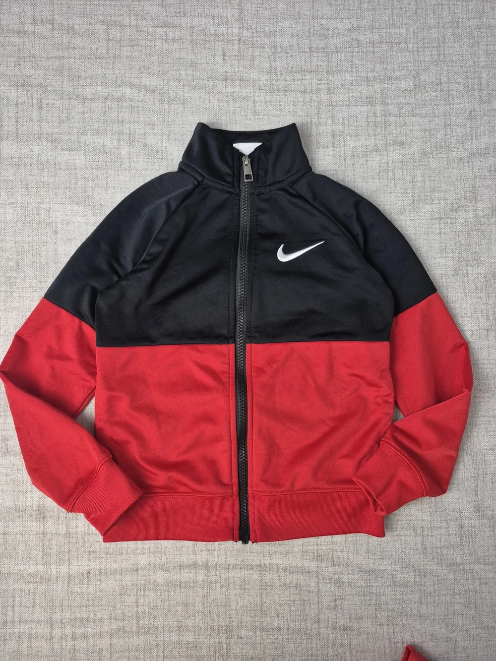 Nike Boys Black Red Tracksuit Set Size 5 4-5T - Picture 4 of 15